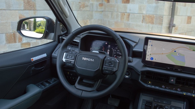 Toyota Hilux 2.8 48V MHEV Invincible
