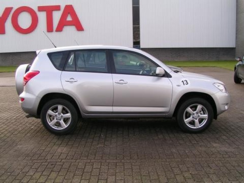 Toyota RAV4 2.0 VVT-i Linea Sol