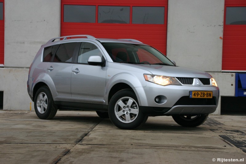 Mitsubishi Outlander 2.4 2WD Intro Edition