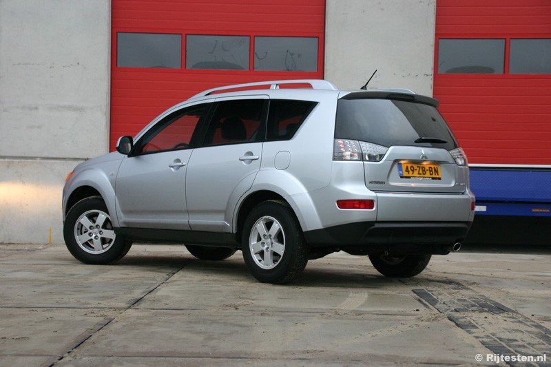 Mitsubishi Outlander 2.4 2WD Intro Edition