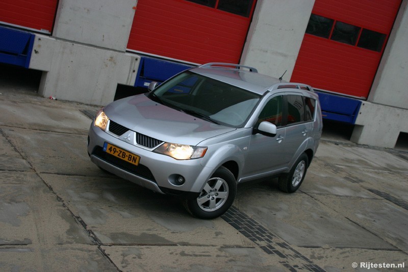 Mitsubishi Outlander 2.4 2WD Intro Edition