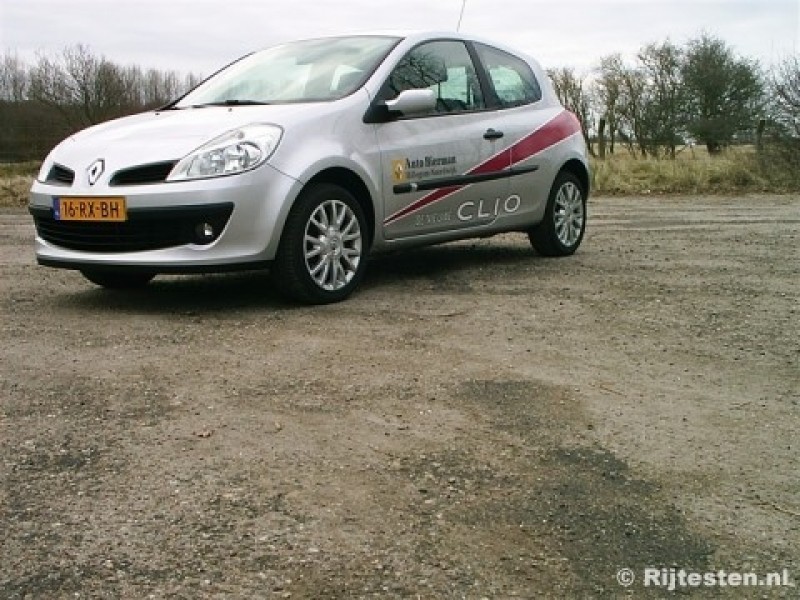 Renault Clio 1.4 16v Dynamique Luxe