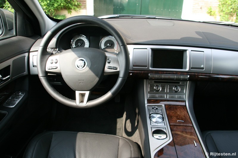 Jaguar XF 2.7D Premium Luxury