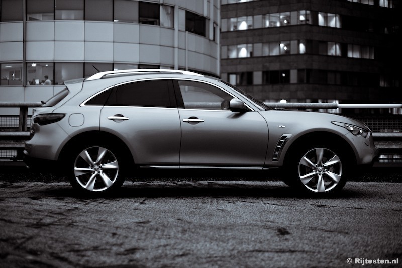 Infiniti FX50 S 5.0 V8 VVEL 