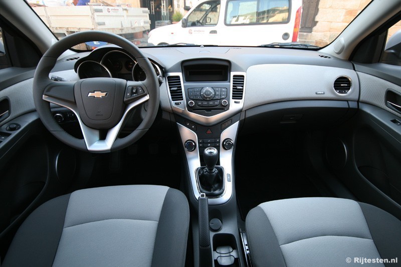 Chevrolet Cruze 1.6 LS