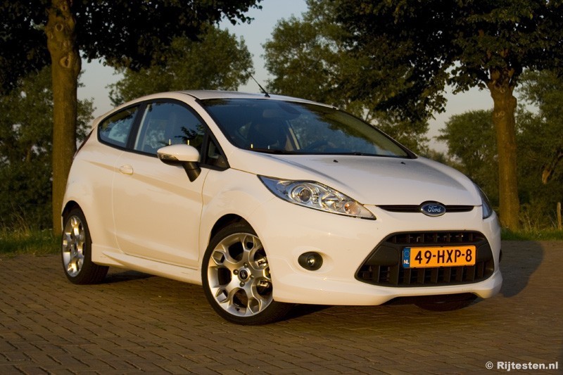 Test Ford 1.6 Sport - Rijtesten.nl: