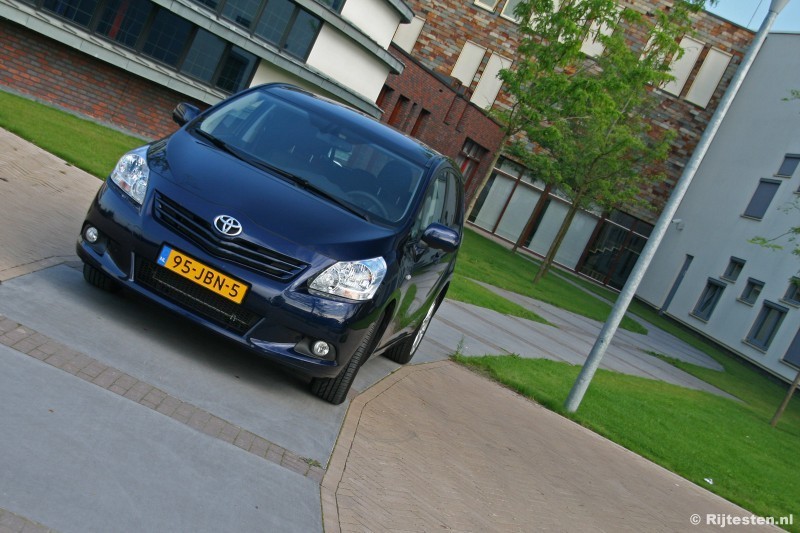 Toyota Verso 1.8 VVT-i Panoramic Business