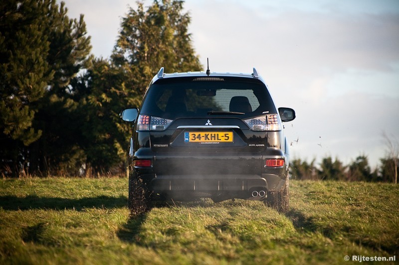 Test Mitsubishi Outlander 2.2 DID Instyle TCSST 4WD