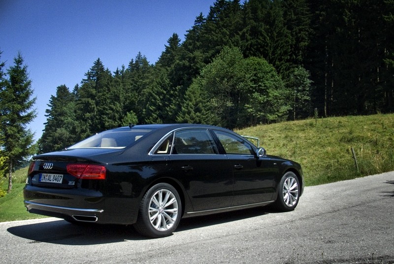 Audi A8L 6.3 W12 quattro 