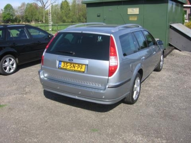 Ford Mondeo Wagon 1.8i-16V Platinum