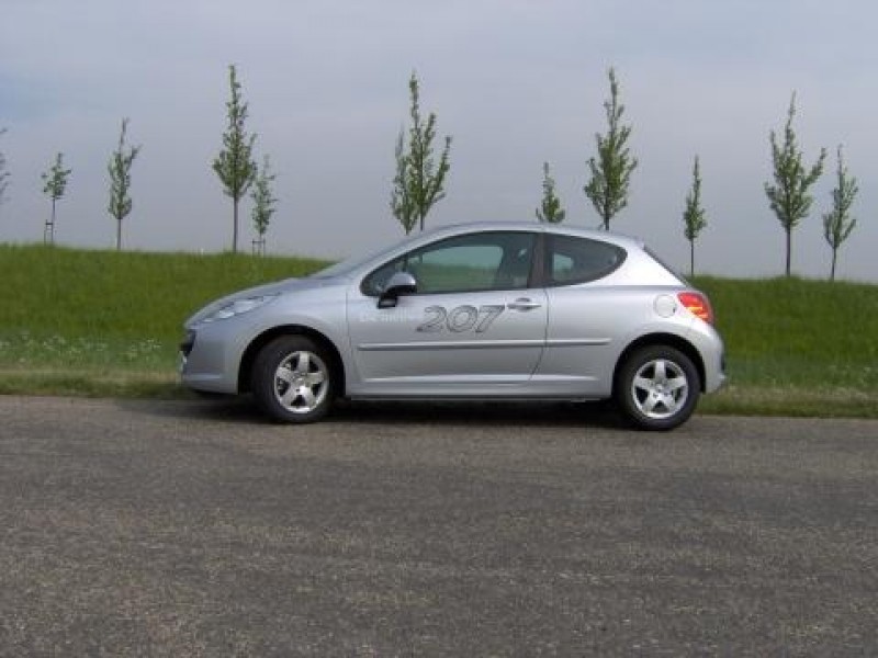 Test Peugeot 207 1.4 16V XS Première 3d Rijtesten.nl