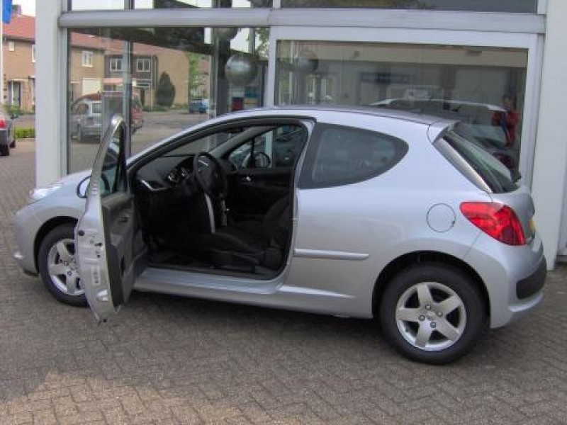 Peugeot 207 1.4 16V XS Première 3d