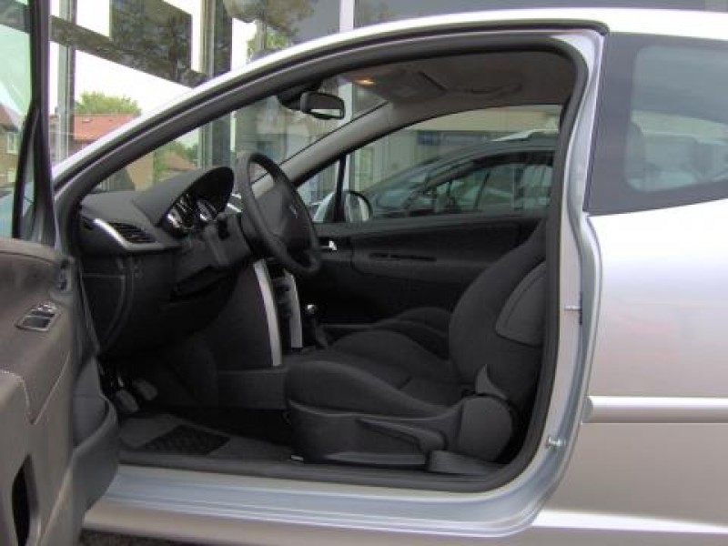 Peugeot 207 1.4 16V XS Première 3d