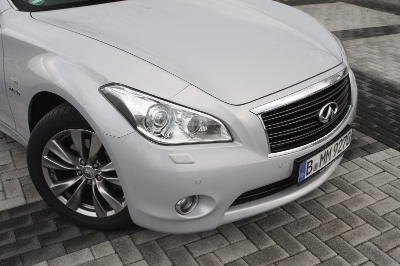 Infiniti M35h  GT Premium