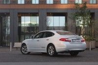 Infiniti M35h  GT Premium