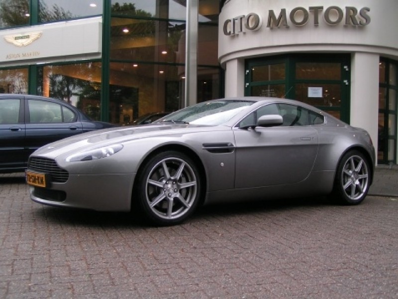 Aston Martin V8 Vantage  