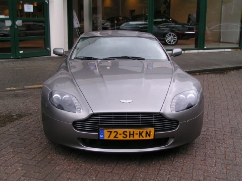 Aston Martin V8 Vantage  