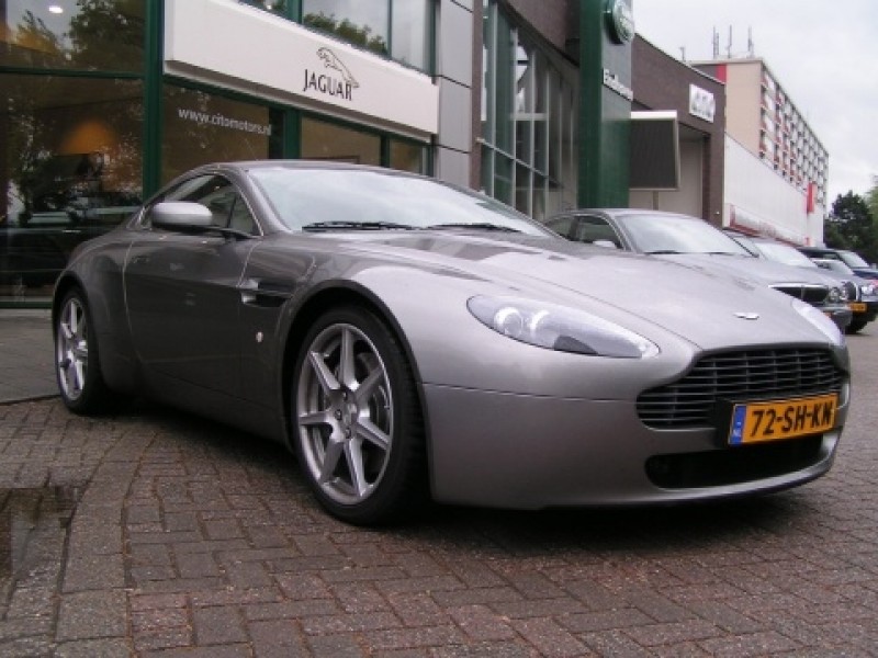 Aston Martin V8 Vantage  