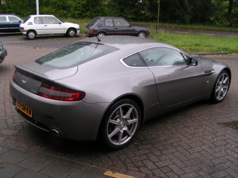 Aston Martin V8 Vantage  