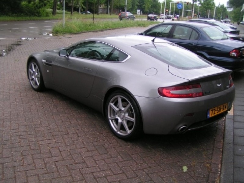 Aston Martin V8 Vantage  