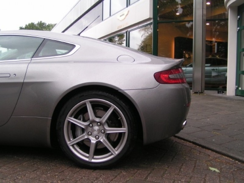 Aston Martin V8 Vantage  