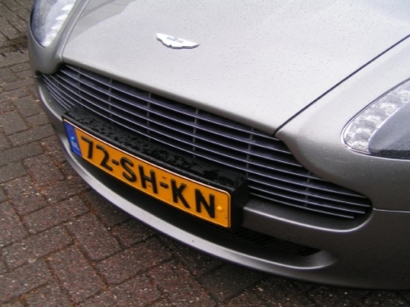 Aston Martin V8 Vantage  