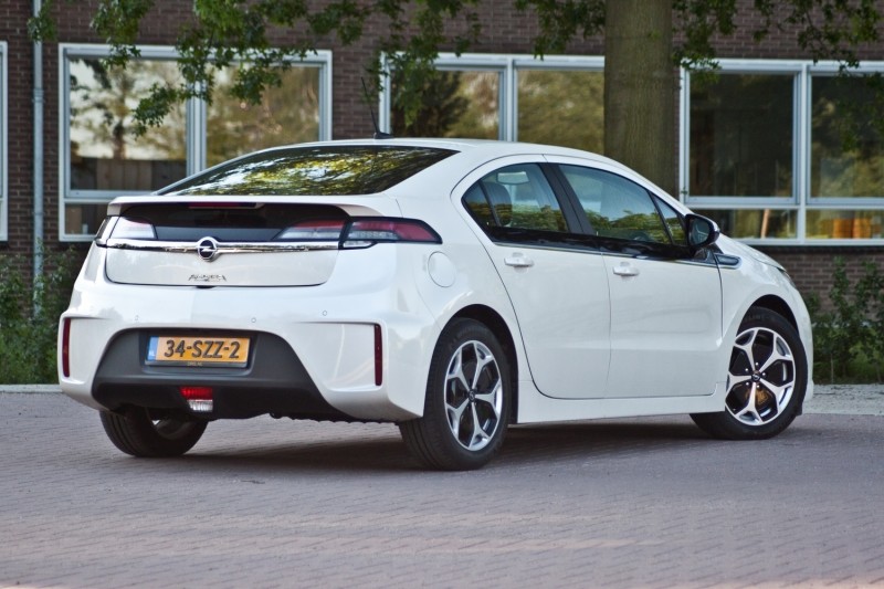 Opel Ampera  