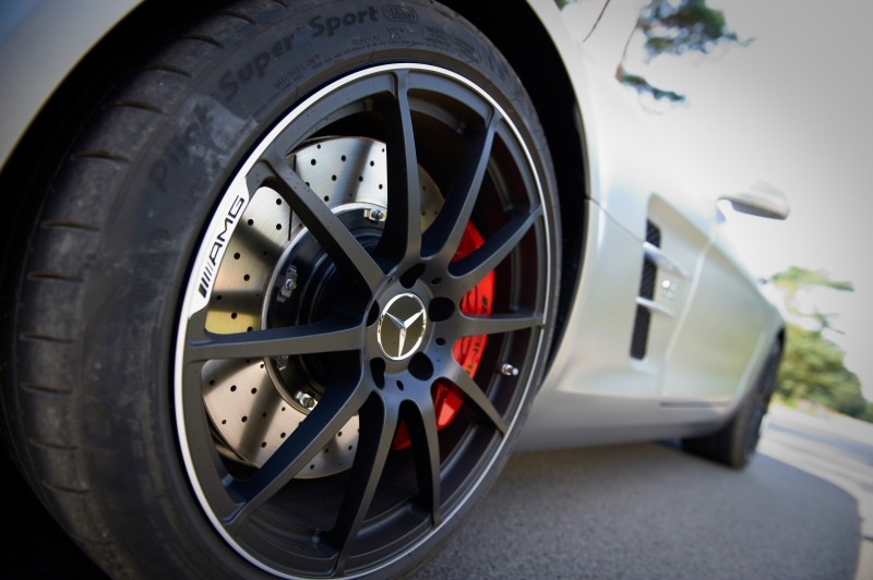 Mercedes-Benz SLS AMG Roadster  