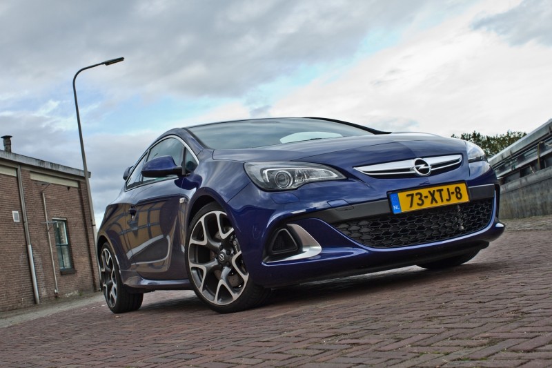 Opel Astra GTC OPC  