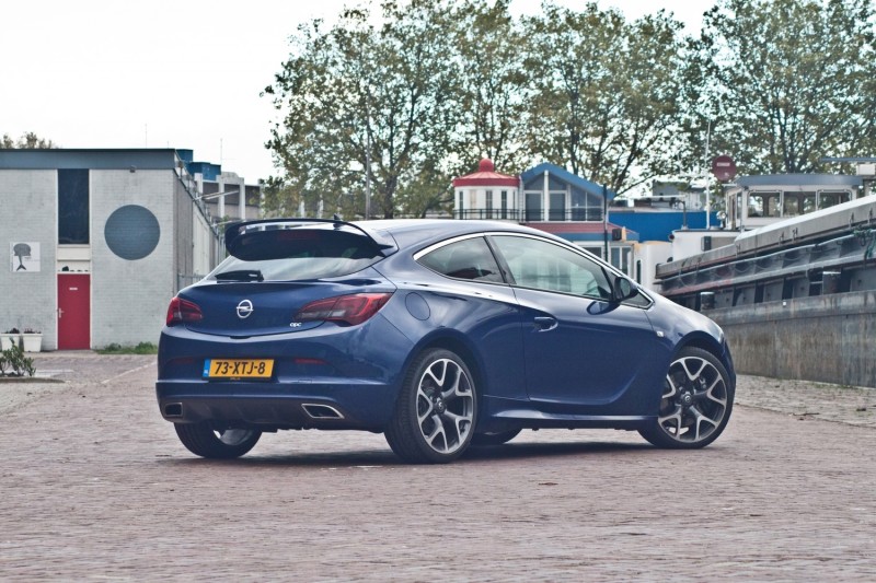 Opel Astra GTC OPC  