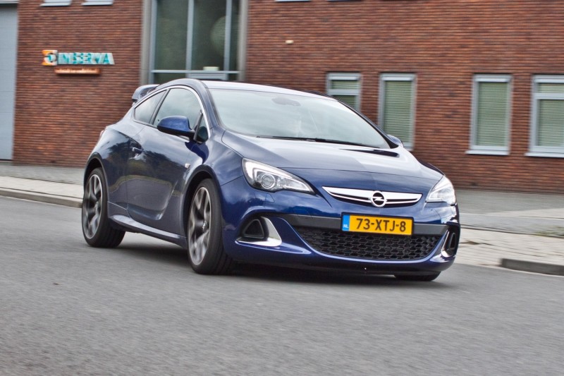 Opel Astra GTC OPC  