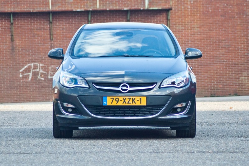 Opel Astra Sedan 1.4 Turbo Cosmo