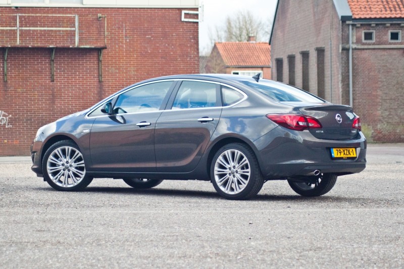 Opel Astra Sedan 1.4 Turbo Cosmo