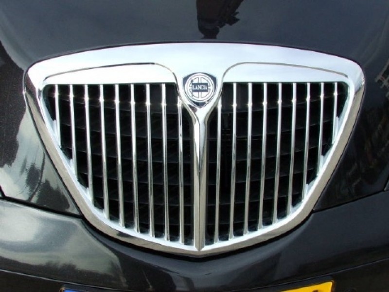 Lancia Thesis 3.2 V6 24v Emblema