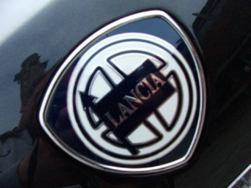 lancia thesis 3.2 v6 emblema