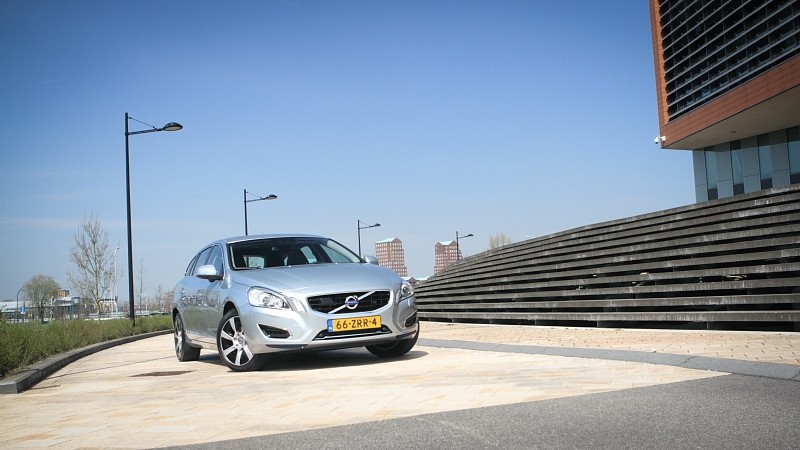 Volvo V60 Plug-in Hybrid D6 AWD Summum