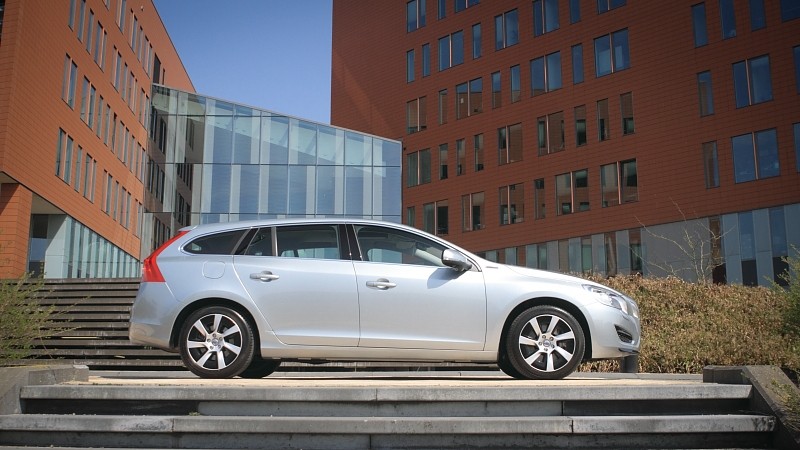 Volvo V60 Plug-in Hybrid D6 AWD Summum