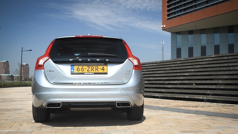 Volvo V60 Plug-in Hybrid D6 AWD Summum