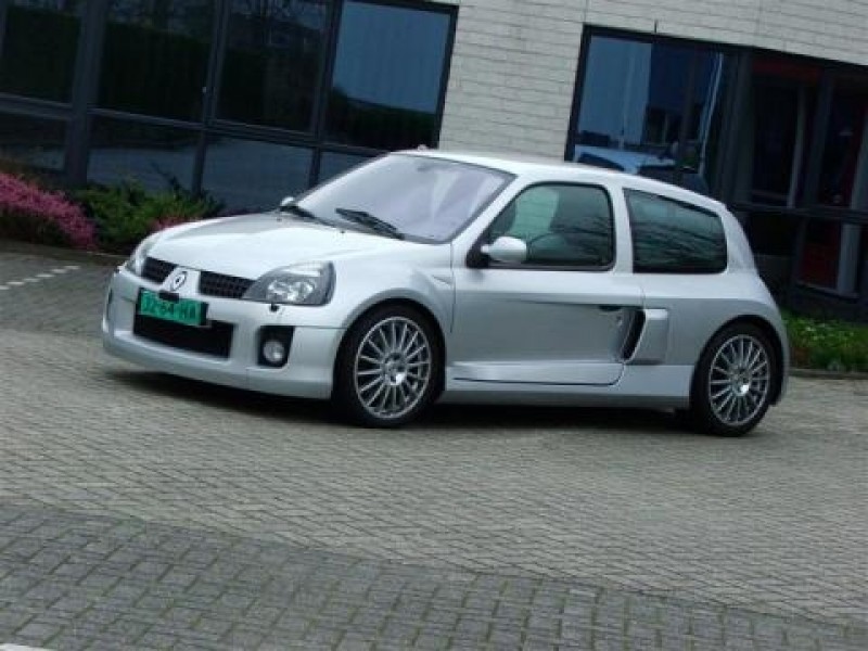 Renault Clio V6  