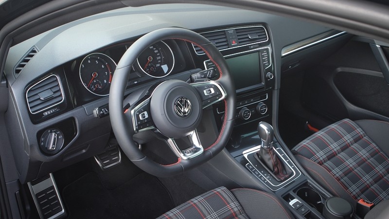 Volkswagen Golf GTI 2.0 TSI DSG Performance