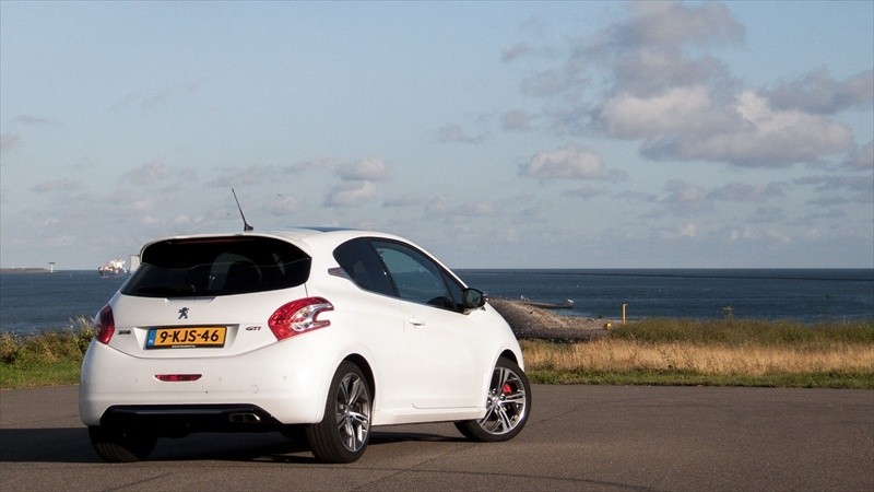 Peugeot 208 GTi 1.6 THP 