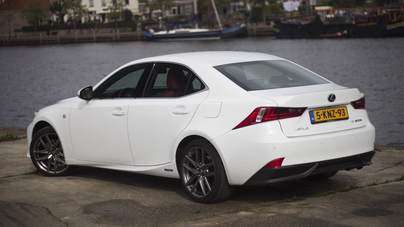 Lexus IS300h  F Sport Line