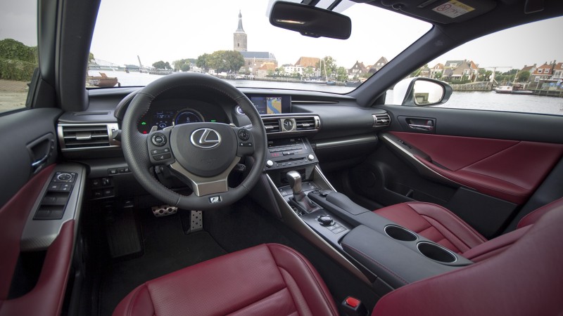 Lexus IS300h  F Sport Line