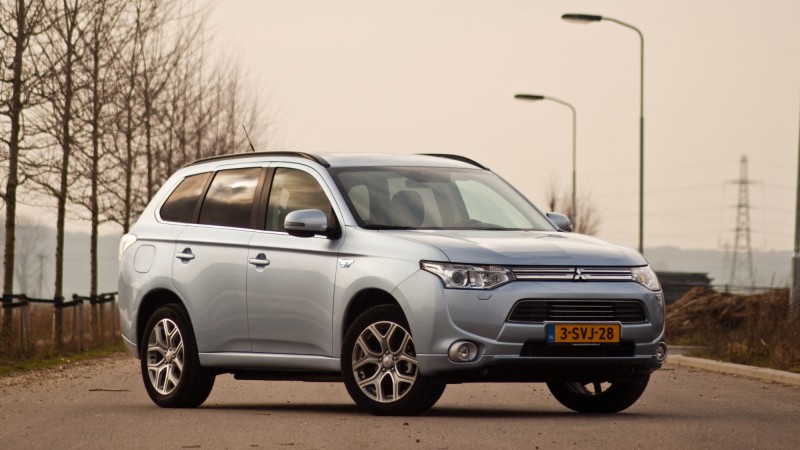 Mitsubishi Outlander PHEV  Instyle +