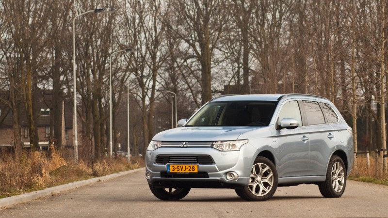 Mitsubishi Outlander PHEV  Instyle +