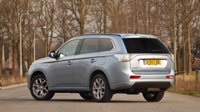 Mitsubishi Outlander PHEV  Instyle +