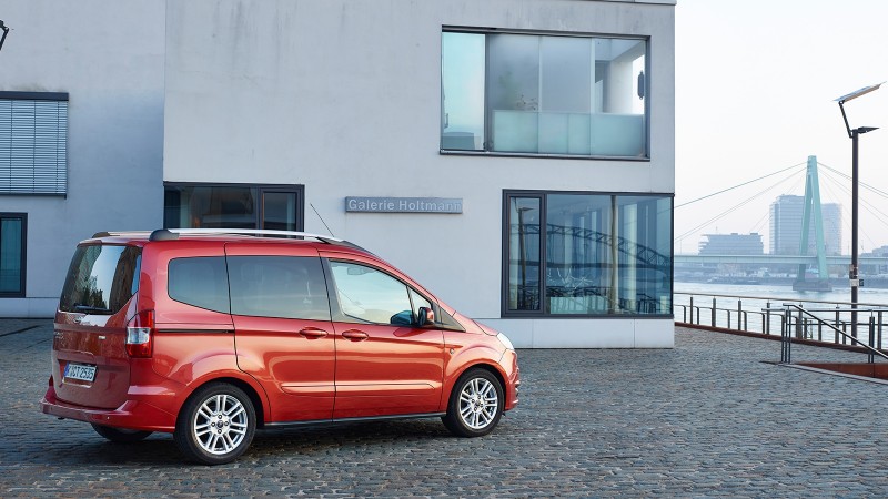 Ford Tourneo Courier 1.0 EcoBoost Titanium