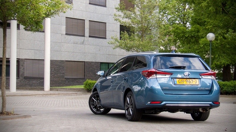 Toyota Auris Touring Sports Hybrid Lease Exclusive