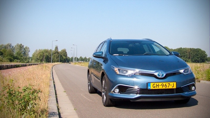 Toyota Auris Touring Sports Hybrid Lease Exclusive