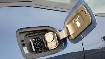 Vol vertrouwen elektrisch de weg op: zo vind je de juiste verzekering - Martijn Verhoef